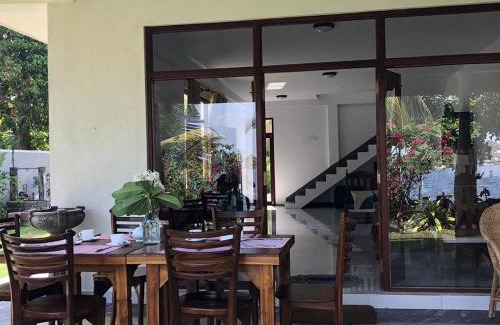 Hettimulla House | White Peacock Villa