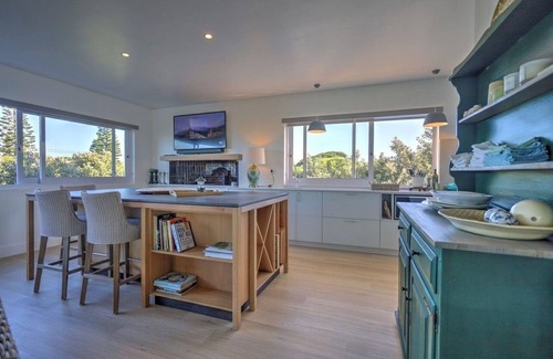 Still Bay House | White Penguin - Charming Holiday Home Near the Beach at Goukou River