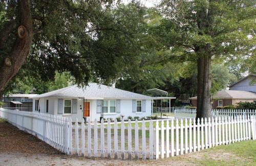 Columbia House | White Picket Fence: Cozy Home 3b/1.5 Near Medical Center & Downtown Columbia
