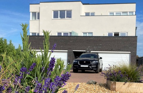 Eastbourne House | White Point beach house