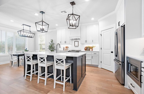 North Waco House | White Retreat on 5th - 3.5 Bathrooms!