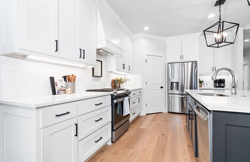 North Waco House | White Retreat on 5th - 3.5 Bathrooms!