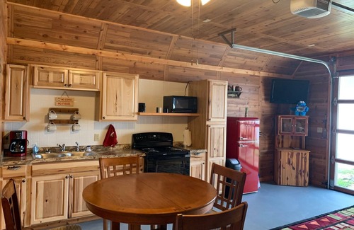 Norfork House | White River Retreat and Adjacent 1 Bedroom Cabin! Bring the entire gang!