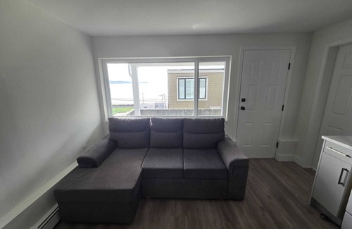 White Rock House | White Rock Beach Suite | Oceanfront suite + Free Parking