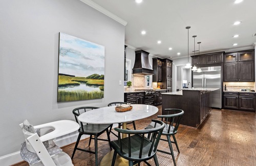 Lake Highlands House | White Rock Valley: Luxe 5-Bedroom Hideaway