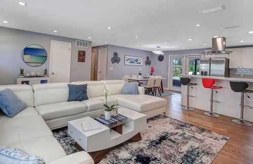 Neptune Beach House | WHITE SAND VILLA by the Beach/PRIVATE POOL& BEAUTIFUL BACKYARD