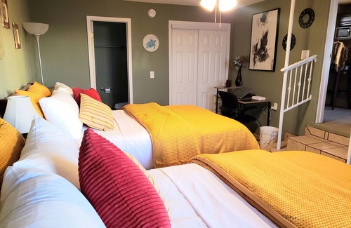 Alamogordo House | White Sands Oasis: "The Sleepy Oasis HQ, Pet Paradise, & Tealight Nights!"