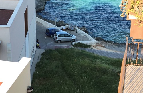 Monopoli House | white sea harbor house