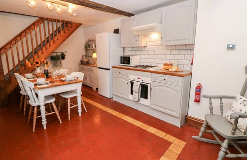 Youlgreave Cottage | WHITE SWAN COTTAGE, pet friendly, with open fire in Youlgreave