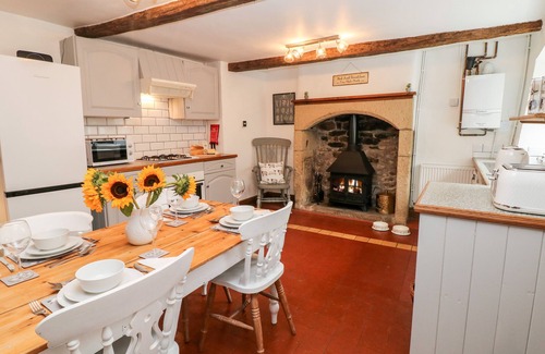 Youlgreave Cottage | WHITE SWAN COTTAGE, pet friendly, with open fire in Youlgreave