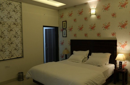 Sanganer Bed & Breakfast | White tulips home stay