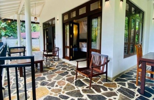 Tangalle Villa | White Villa