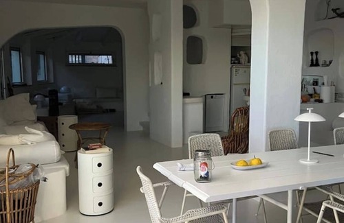 Capo Rizzuto Villa | White villa with sea view