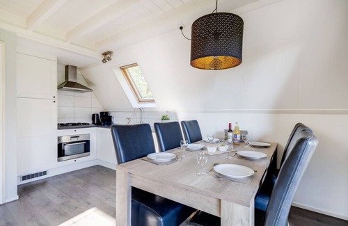 Zwiggelte House | White Wagtail I Beautiful Bungalow near the Woods