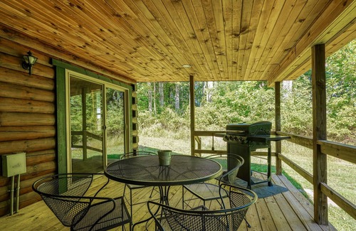 Logan Cabin | White Wolf Lodge by The Inn & Spa at Cedar Falls