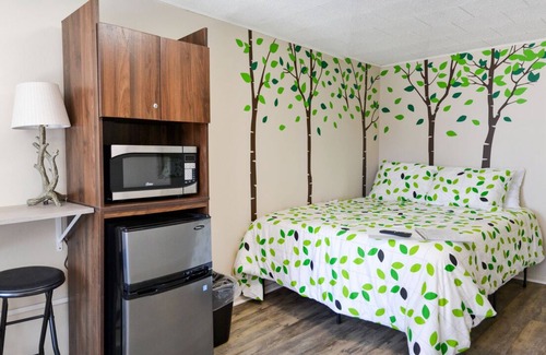 Whitehall Hotel | Whitehall Cottages Boutique Motel - Full Beds