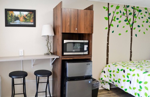 Whitehall Hotel | Whitehall Cottages Boutique Motel - Full Beds