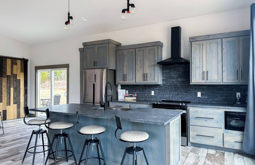 Purcell Cabin | WhiteTail Cabin with Shuffleboard, Fireplace, WiFi, South of Norman