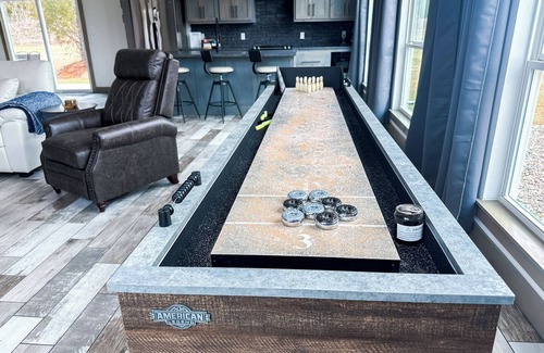 Purcell Cabin | WhiteTail Cabin with Shuffleboard, Fireplace, WiFi, South of Norman