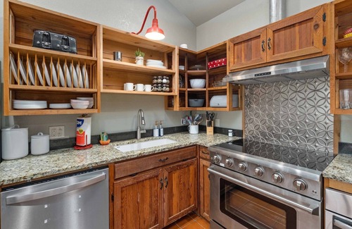 San Marcos House | Whitetail Oaks - Charming Farmhouse on 34 Private Acres w/Private Pool