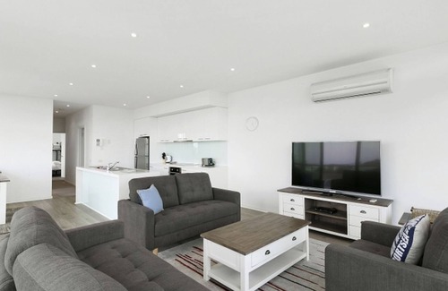 Torquay Apartment | Whitewater Apartment 201