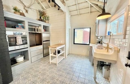 Lava Hot Springs House | Whitewater Cottage- IN TOWN, walk to everything!