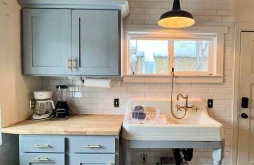Lava Hot Springs House | Whitewater Cottage- IN TOWN, walk to everything!