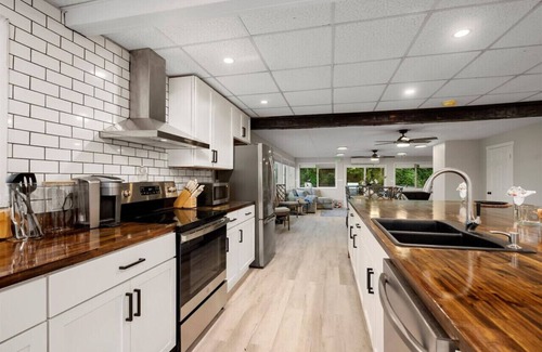 South Bay House | “Whitewaters-Main+Genoa” on Oneida Lake/Sleeps 19