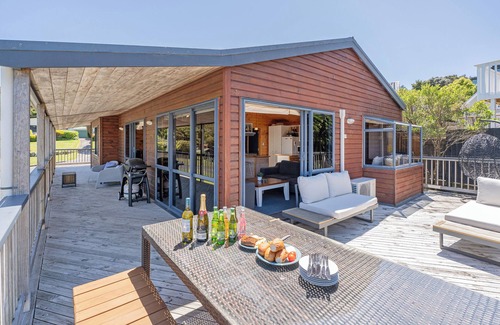 Whitianga House | Whitianga Coastal Escape (3 bdrm)
