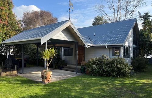 Whitianga House | Whitianga River Front Cottage - the best of both worlds!