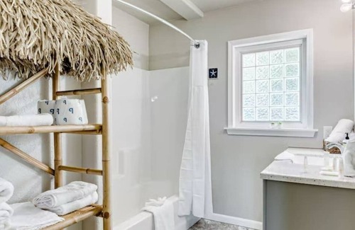 Galveston House | Whiting Island - 3BR close to beach w/ hot tub