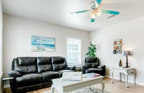Galveston House | Whiting Island - 3BR close to beach w/ hot tub