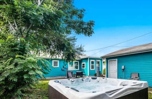 Galveston House | Whiting Island - 3BR close to beach w/ hot tub