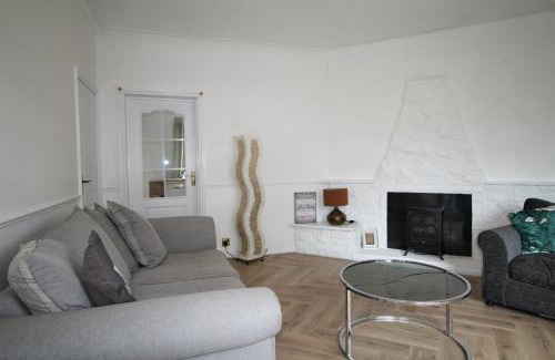 Whitley Bay House | Whitley Bay - Sleeps 6 - Parking - Fast Wifi - Dogs Welcome