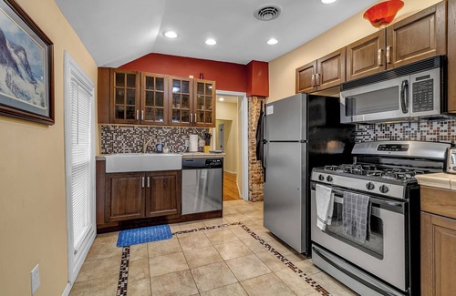 Columbus Apartment | Whitney place upper
