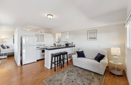 Santa Barbara Apartment | Whitney`s Oceanview Studio! Full kitchen