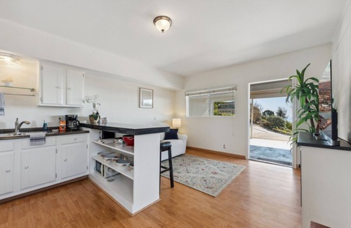 Santa Barbara Apartment | Whitney`s Oceanview Studio! Full kitchen