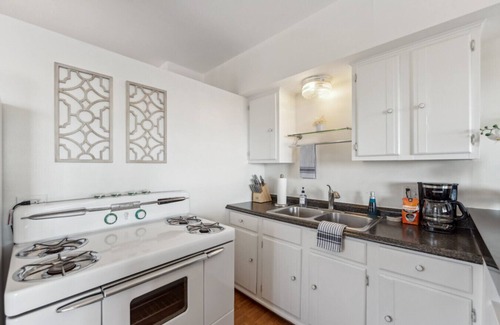 Santa Barbara Apartment | Whitney`s Oceanview Studio! Full kitchen