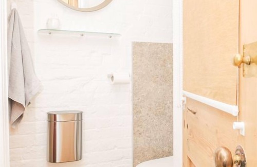 Gosport Cottage | Whitsun Cottage - a 1 bedroomed cottage sleeping up to 3 guests