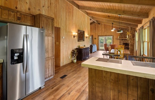 Qualla House | Whittier Woods Retreat. Smokies, Bryson City. Pet-friendly, Family Get-A-Way.