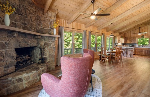 Qualla House | Whittier Woods Retreat. Smokies, Bryson City. Pet-friendly, Family Get-A-Way.