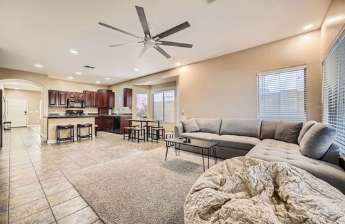 Avondale House | Whitton House | Hot Tub + Fire Pit + Pets OK