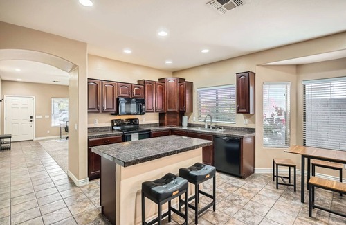 Avondale House | Whitton House | Hot Tub + Fire Pit + Pets OK