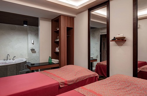 Surabaya Hotel | Whiz Luxe Hotel Spazio Surabaya