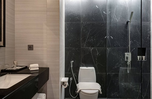 Surabaya Hotel | Whiz Luxe Hotel Spazio Surabaya