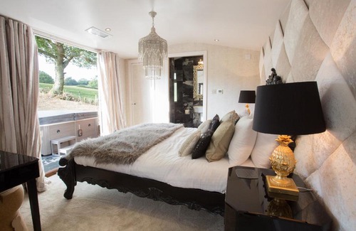 Grafty Green Hotel | Who'd A Thought It