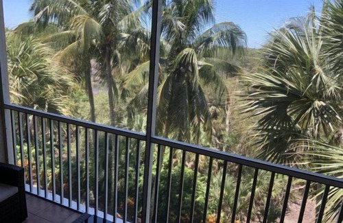 Tropical Cove Condo | Who's Your Caddy at Lexington CC Golf Village