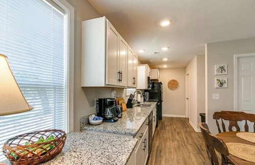Clarksville House | Whole Home 1010 Franklin St