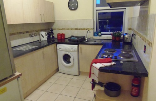 Bramley House | Whole house - 2 bedrooms, lounge kitchen bathroom, front garden