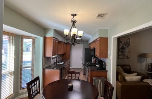 Lewisville House | Whole House, No Stairs, King Bed, Kitchen & Backyard Patio